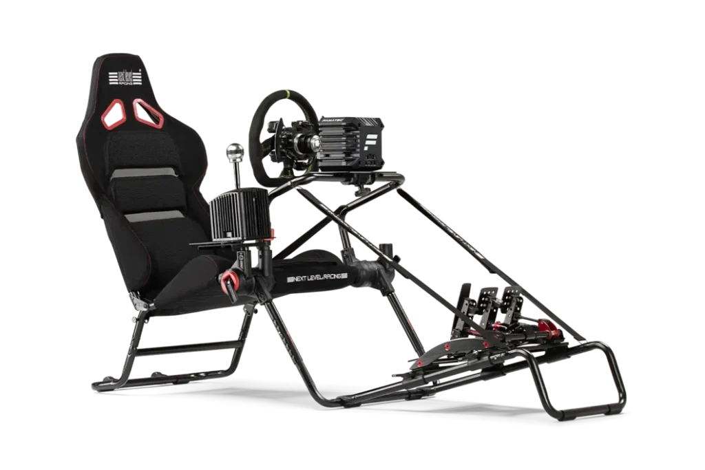 Trois chĂąssis de simracing dâentrĂ©e de gamme alignĂ©s dans un setup, idĂ©als pour dĂ©buter sans se ruiner.
